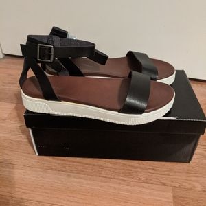 Torrid sz 9 Flatform, strapped sandals NWT